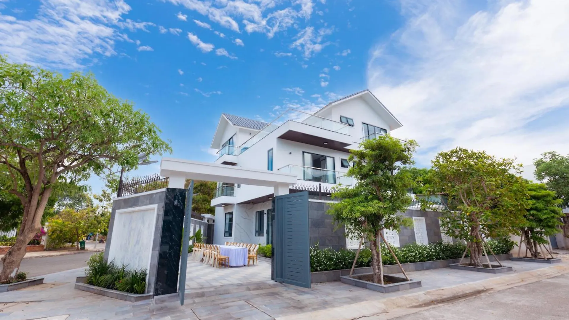 Villa B2-34 Long Cung - 8 Phong Ngu - 100M Toi Bien Vung Tau