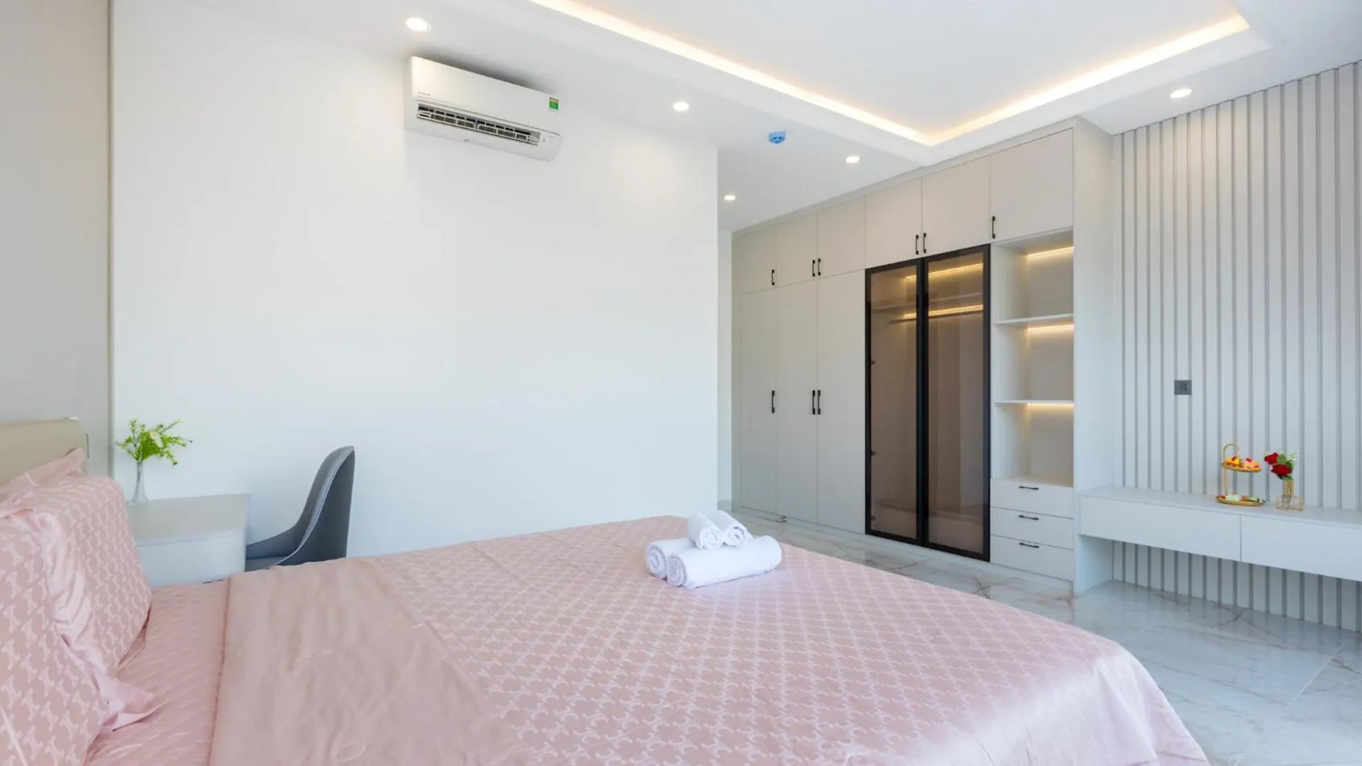 Villa B2-34 Long Cung - 8 Phong Ngu - 100M Toi Bien Vung Tau